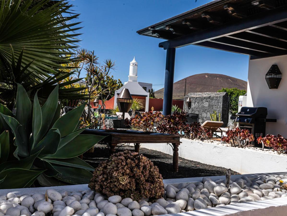 Villa Canis Tías Eksteriør billede